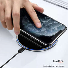 ESSAGER Mirror Series 15W Desktop Quick Charger Wireless Charging Pad (with 1m Type-C Cable)