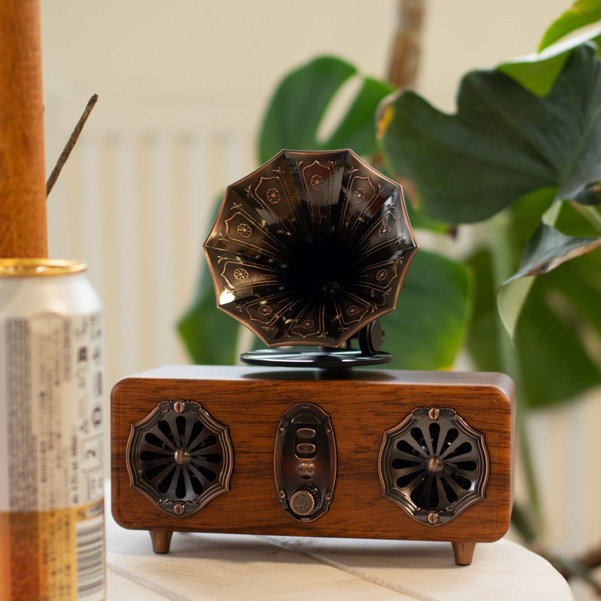 Retro Mini Double Gramophone Bluetooth speaker with twin horns and wood-effect body